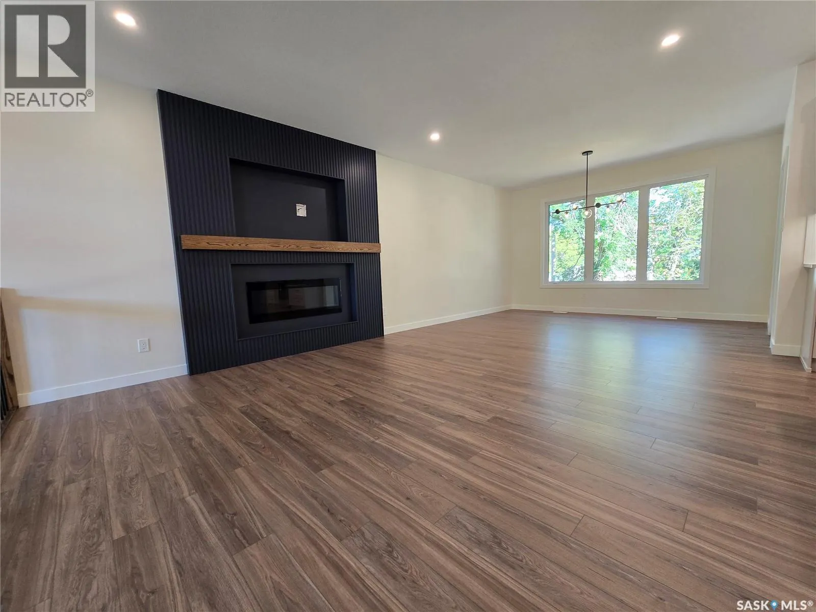 3 KENNEY CRESCENT