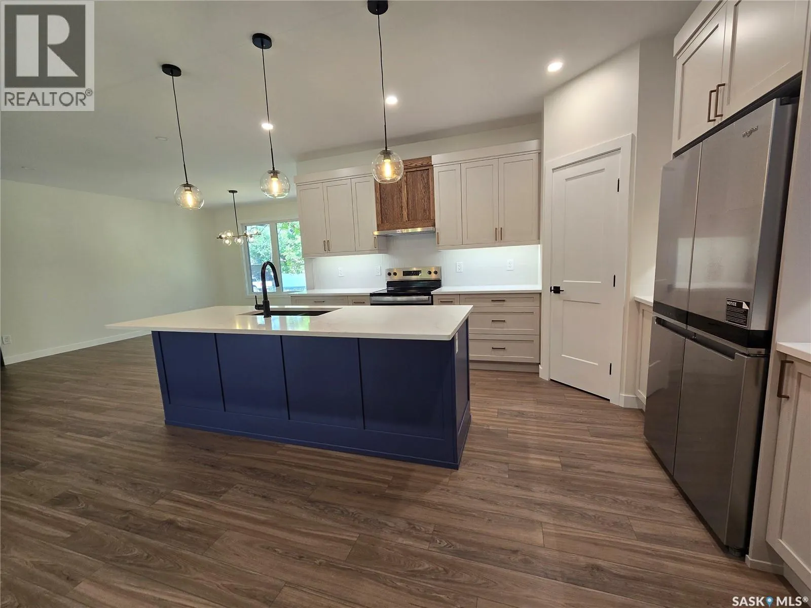 3 KENNEY CRESCENT