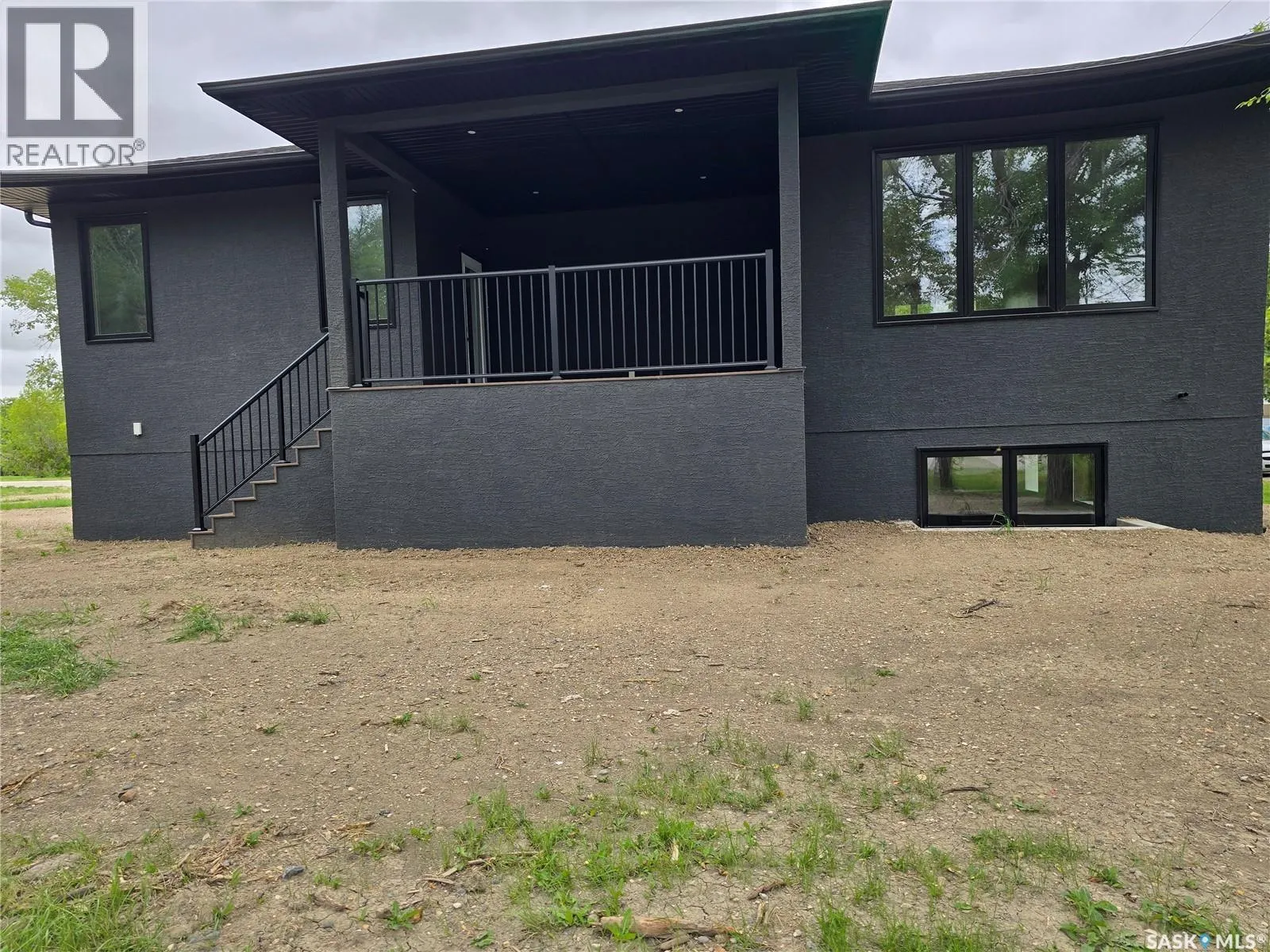 3 KENNEY CRESCENT