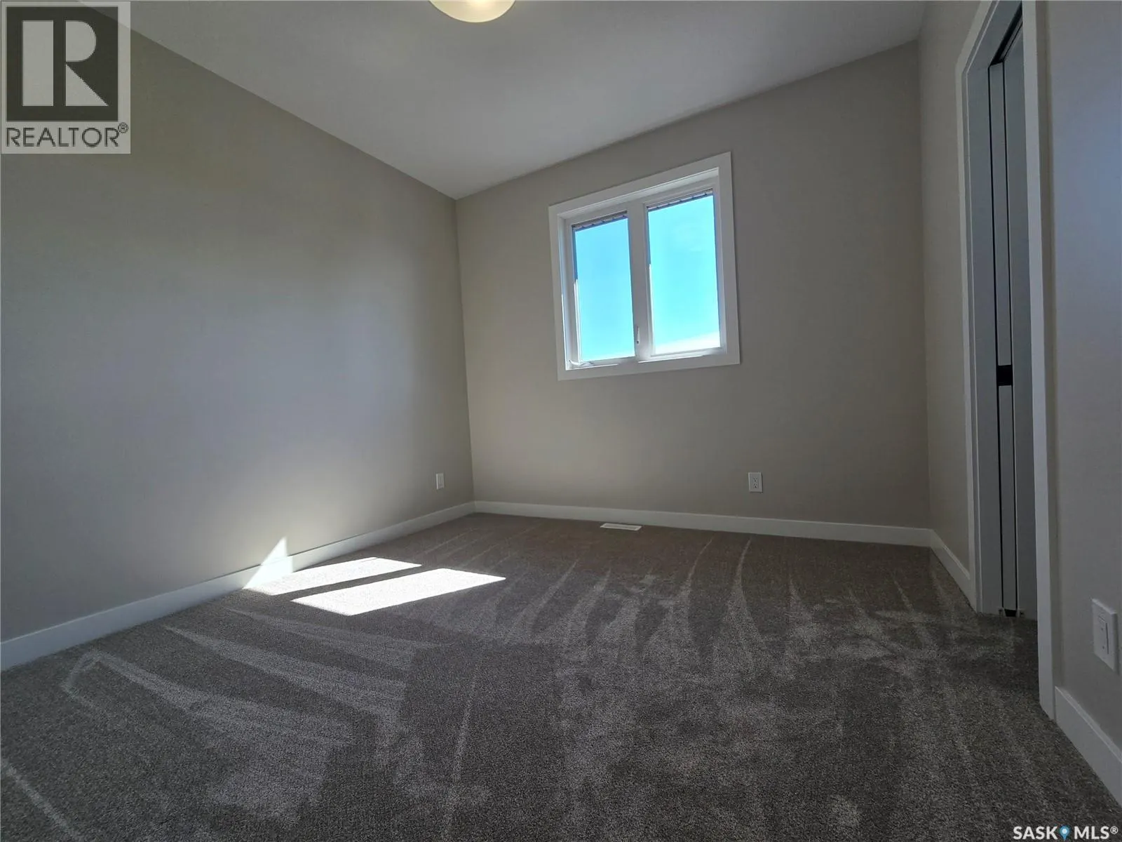 3 KENNEY CRESCENT