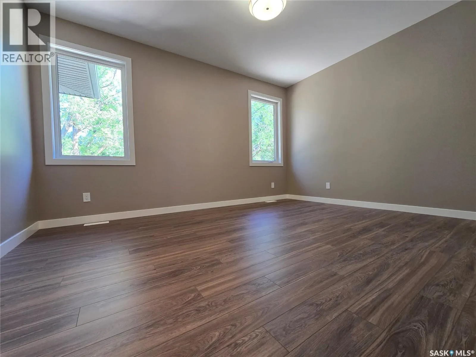 3 KENNEY CRESCENT