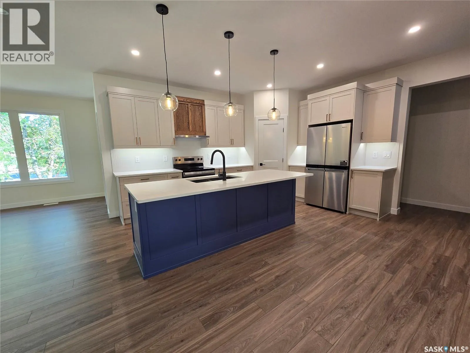 3 KENNEY CRESCENT