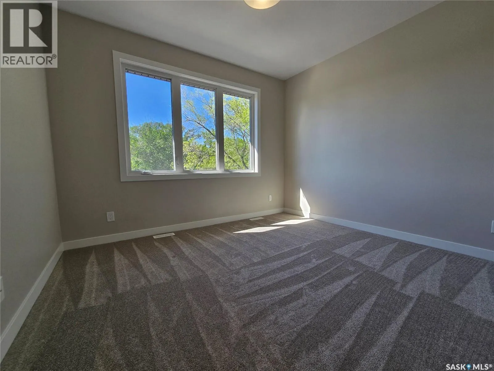 3 KENNEY CRESCENT