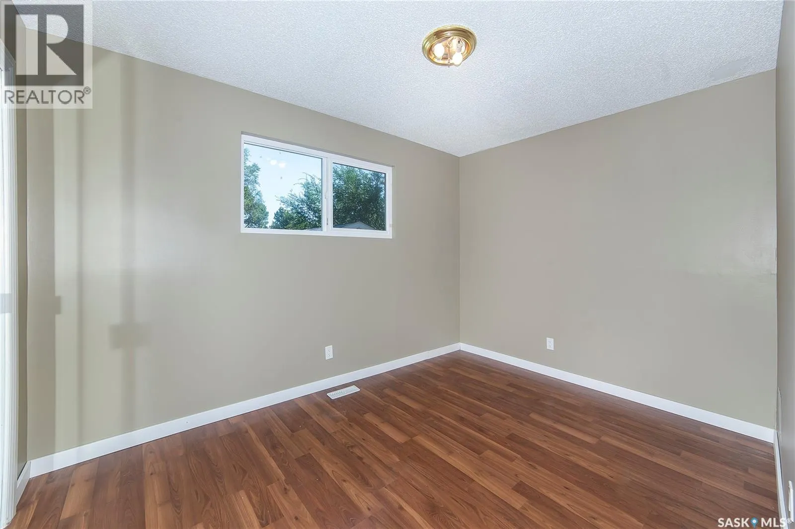 426 Vanier CRESCENT
