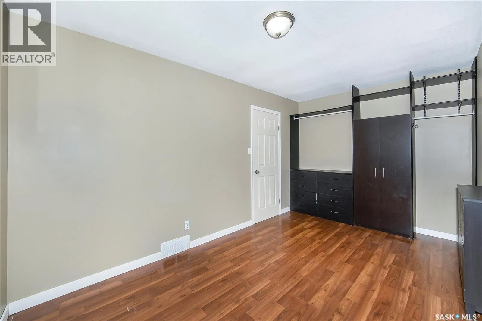 426 Vanier CRESCENT