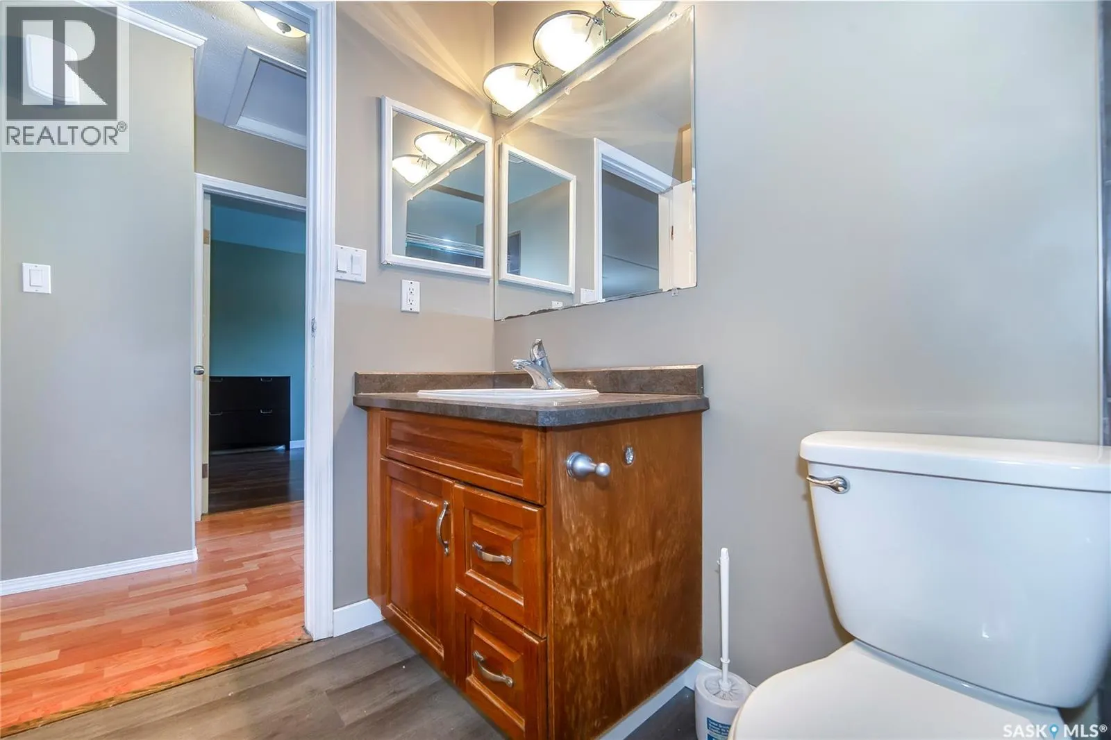 426 Vanier CRESCENT
