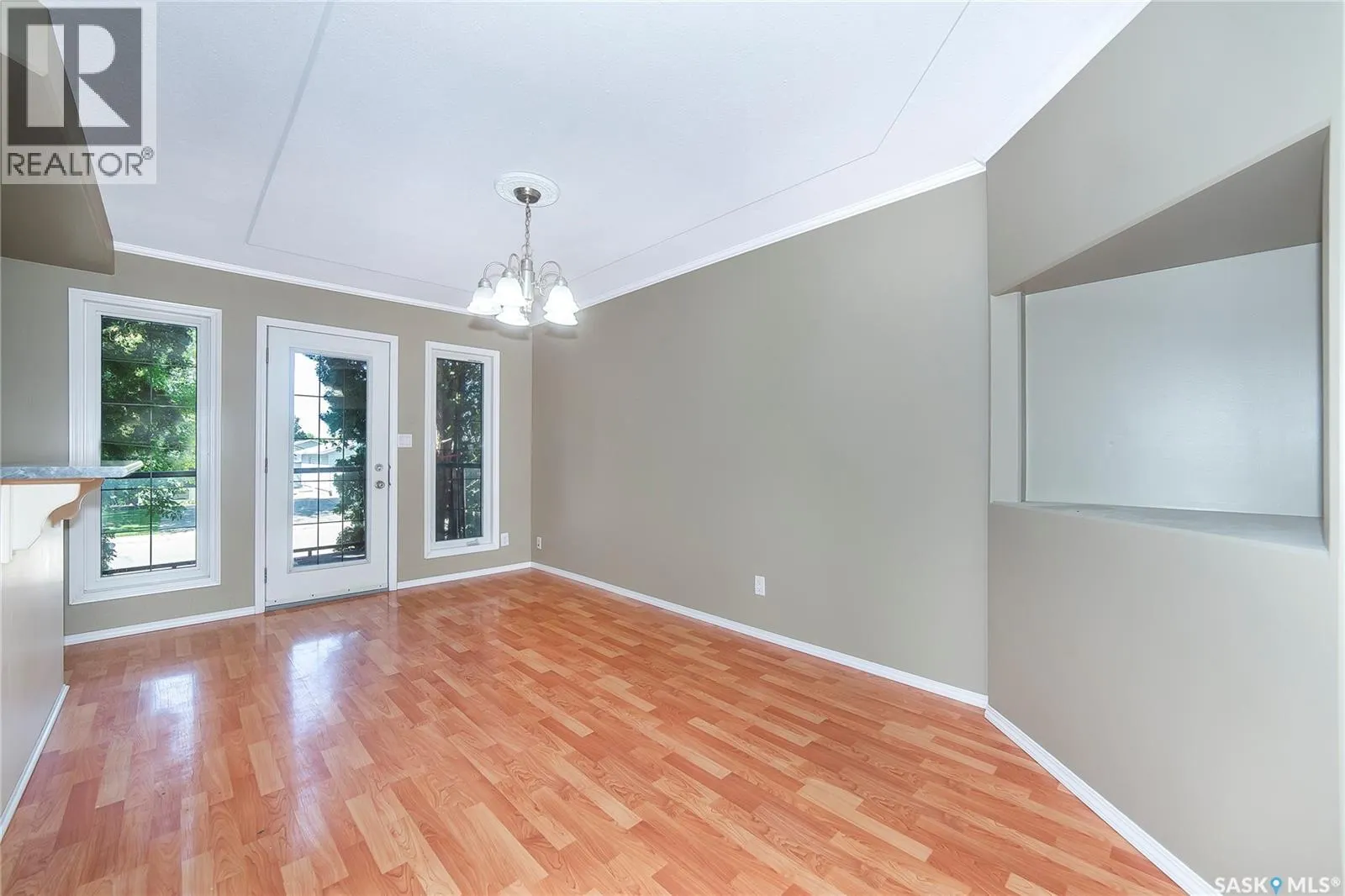 426 Vanier CRESCENT