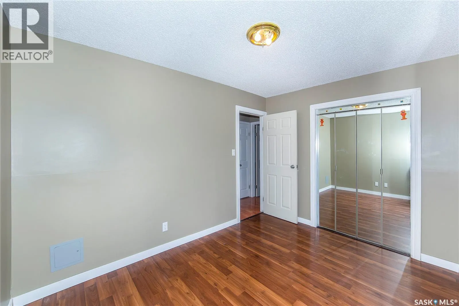 426 Vanier CRESCENT
