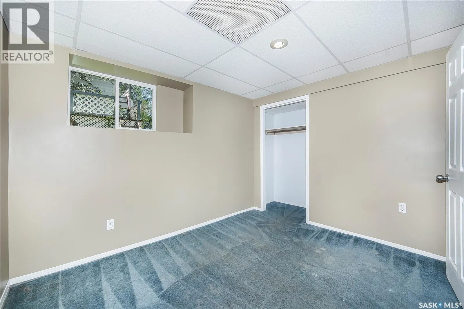 426 Vanier CRESCENT