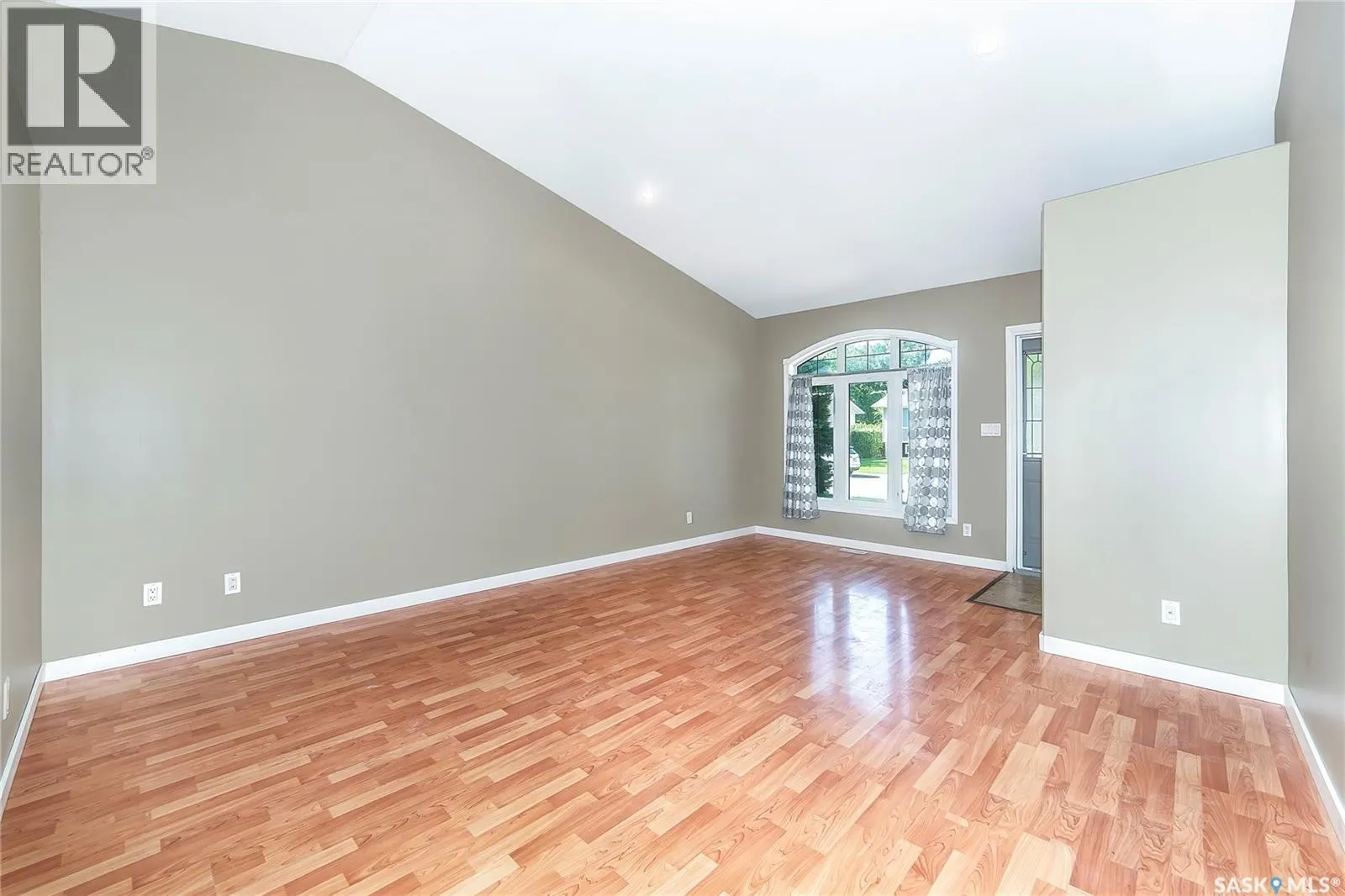 426 Vanier CRESCENT
