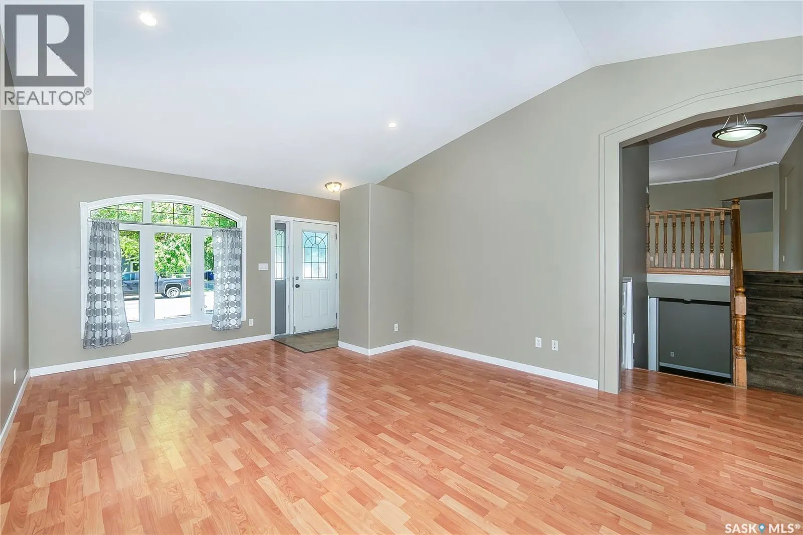 426 Vanier CRESCENT