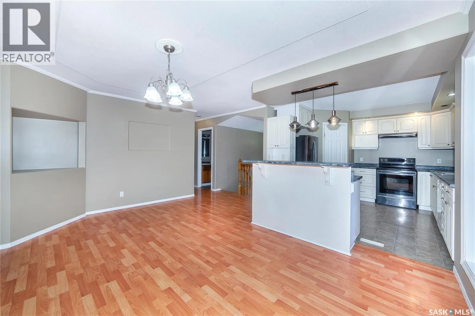 426 Vanier CRESCENT
