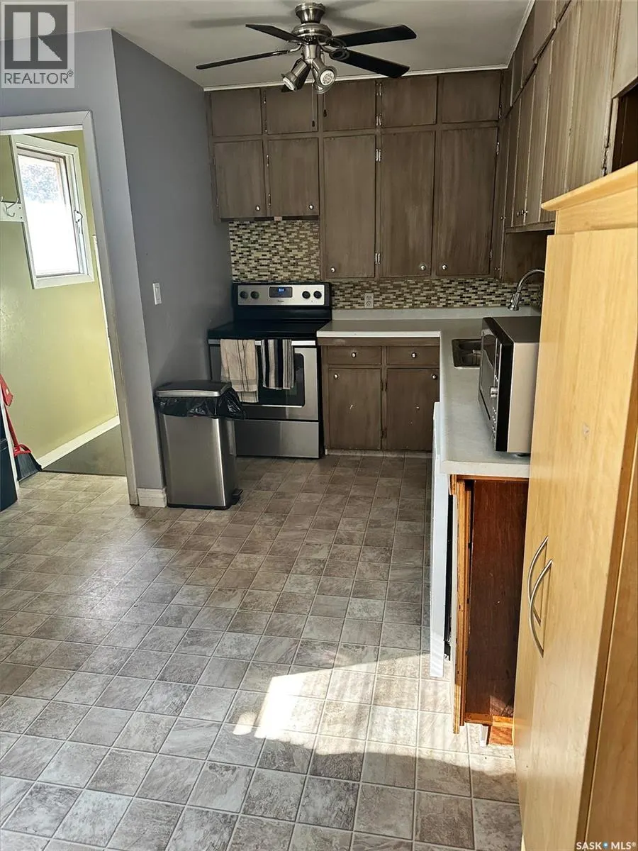 216 1st STREET W