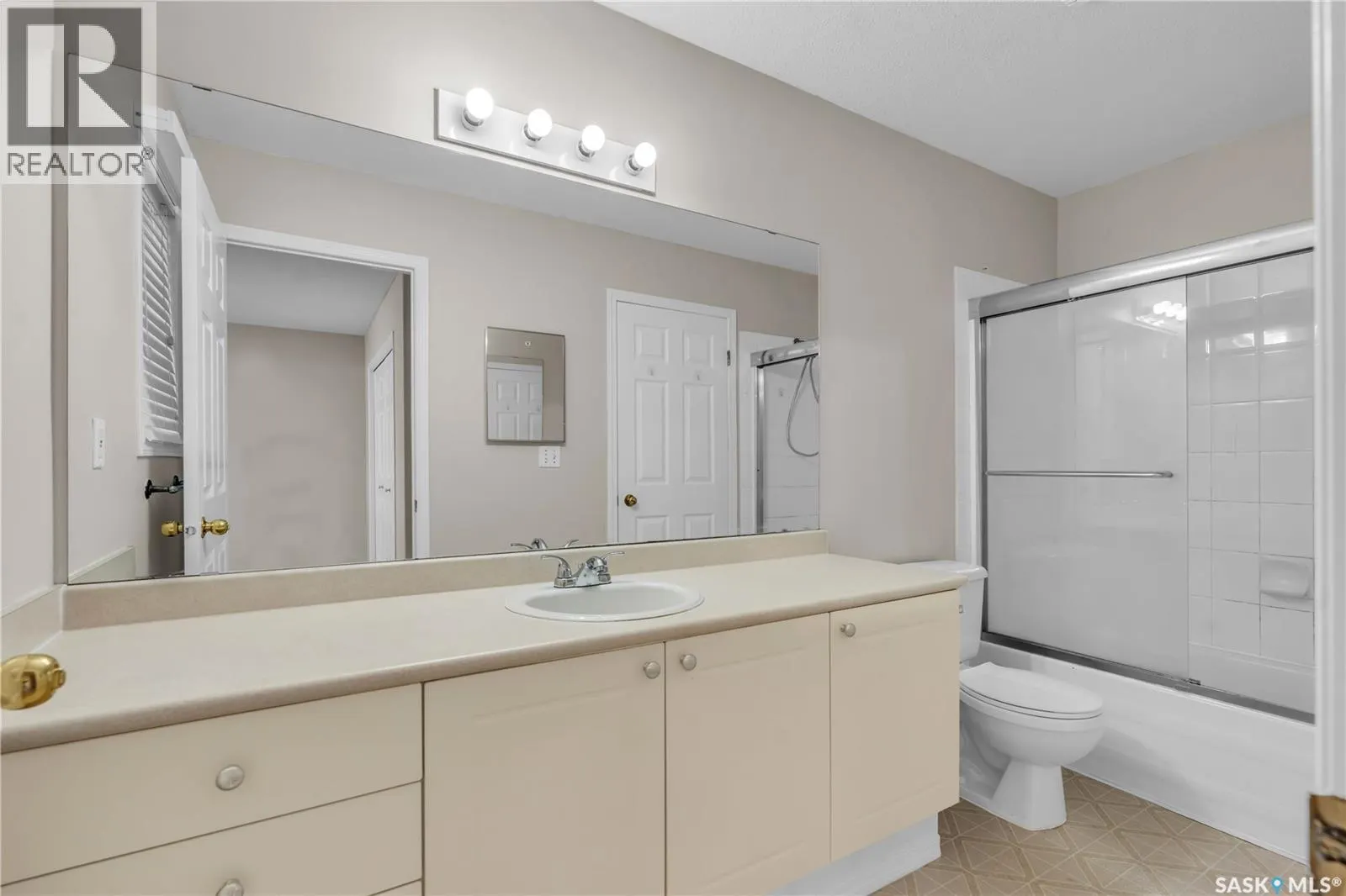 13 110 Keevil CRESCENT