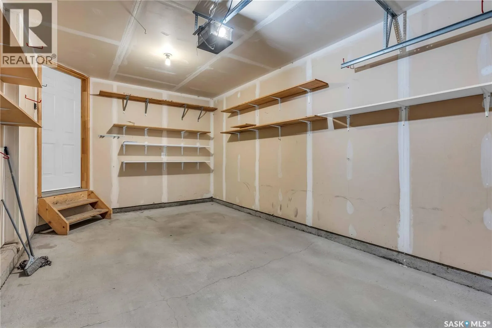 13 110 Keevil CRESCENT
