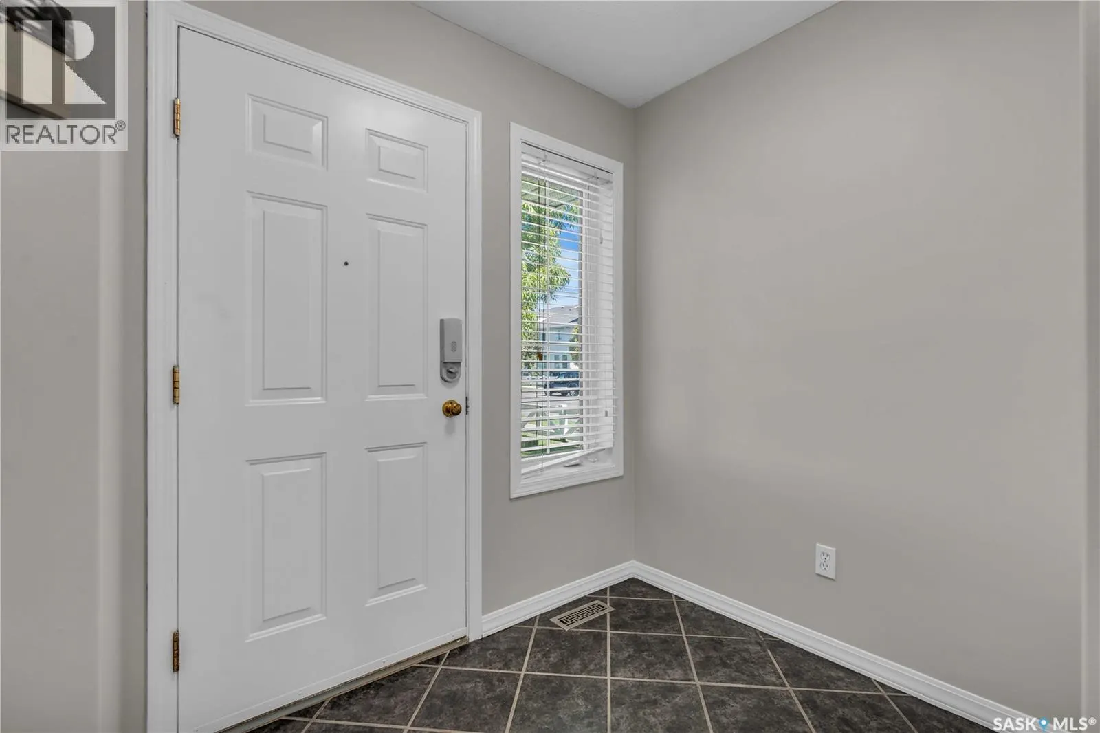 13 110 Keevil CRESCENT