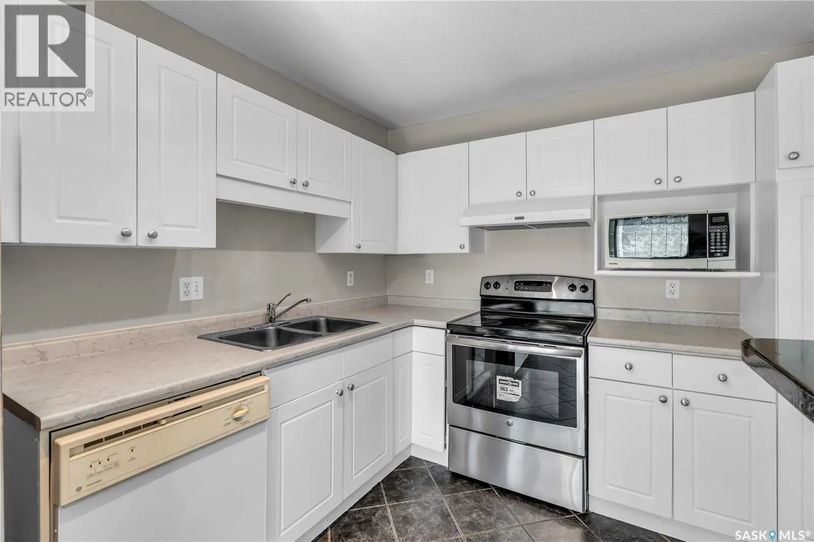 13 110 Keevil CRESCENT