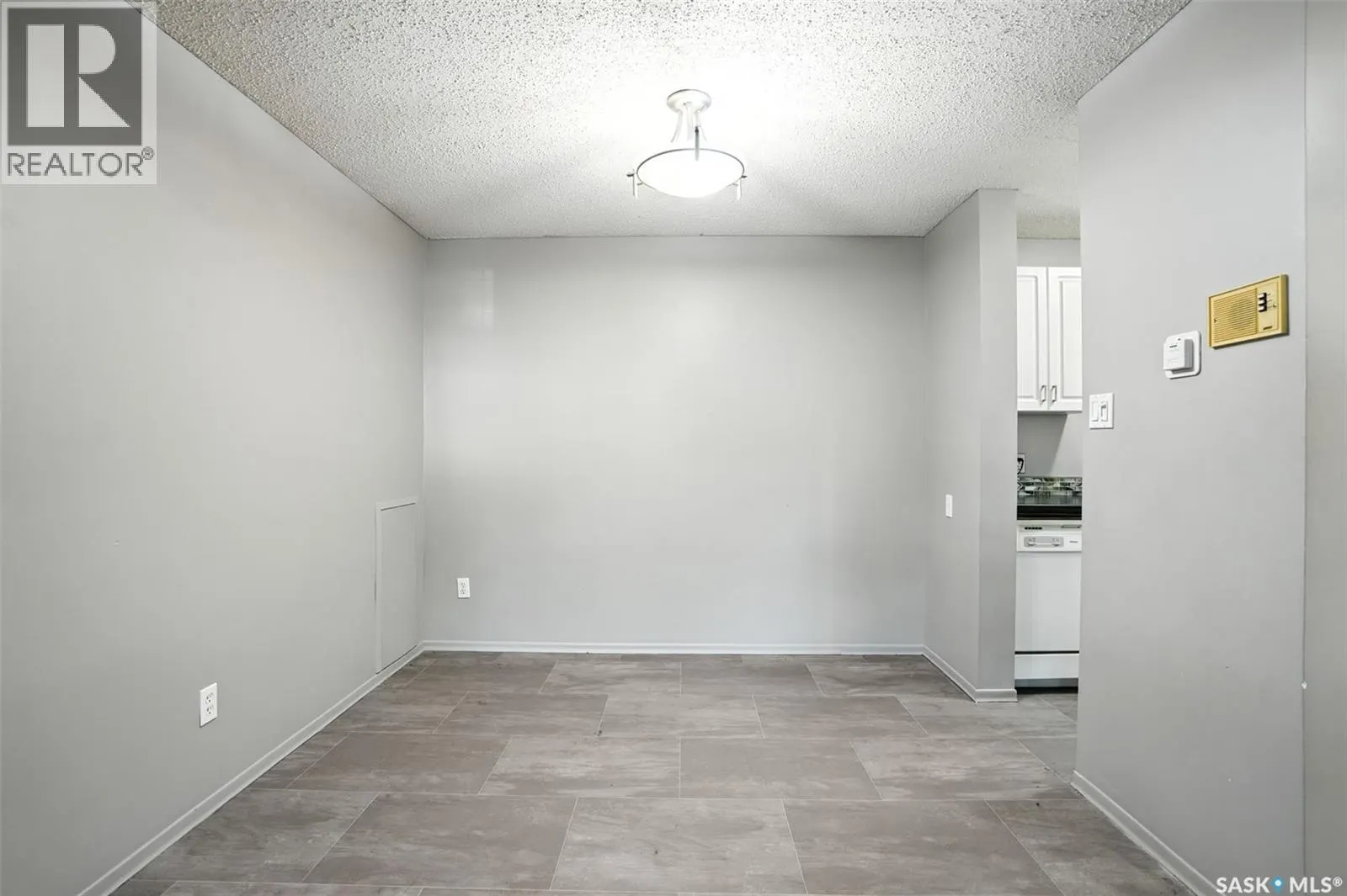 103 624 8th STREET E