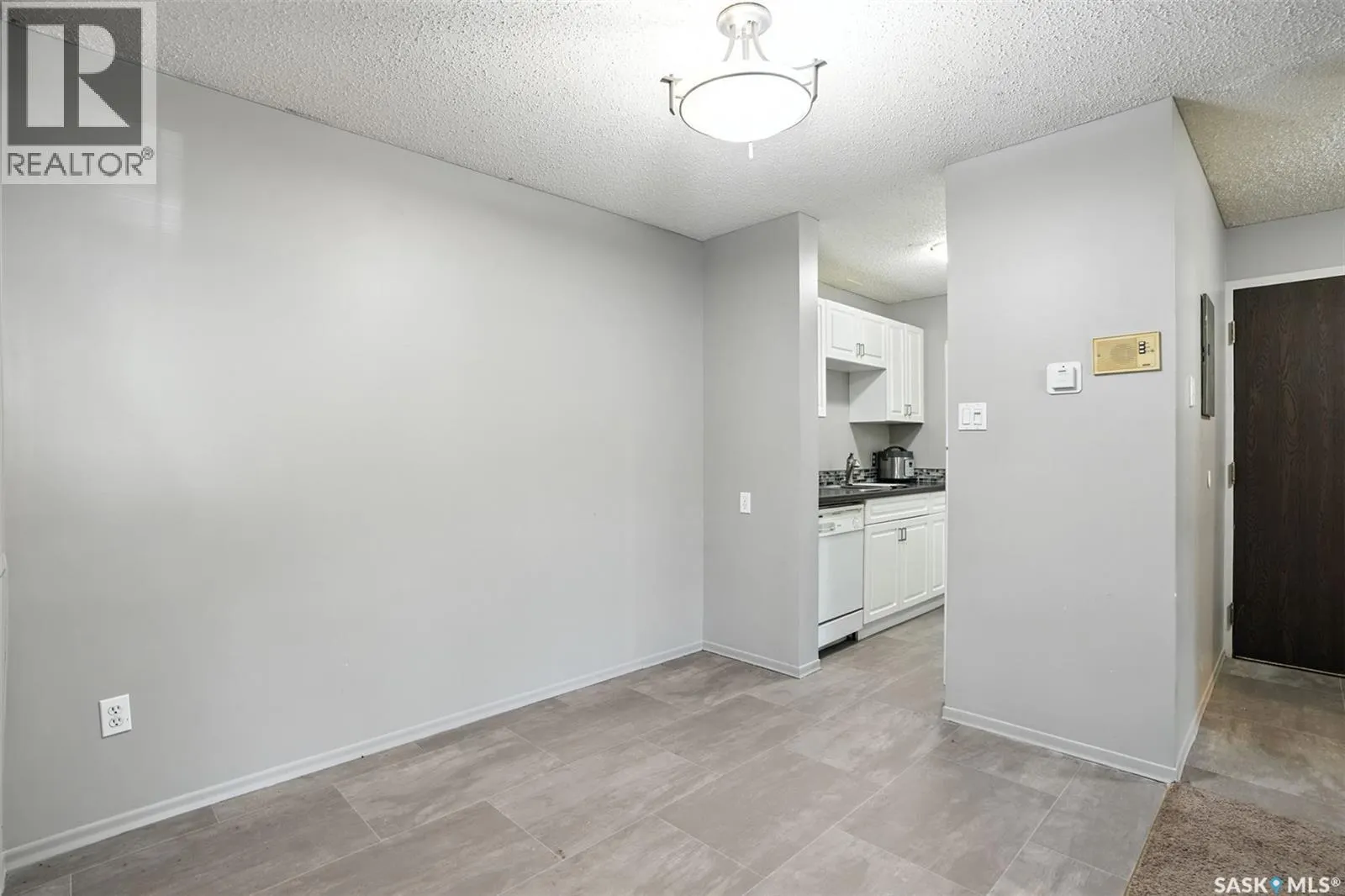 103 624 8th STREET E