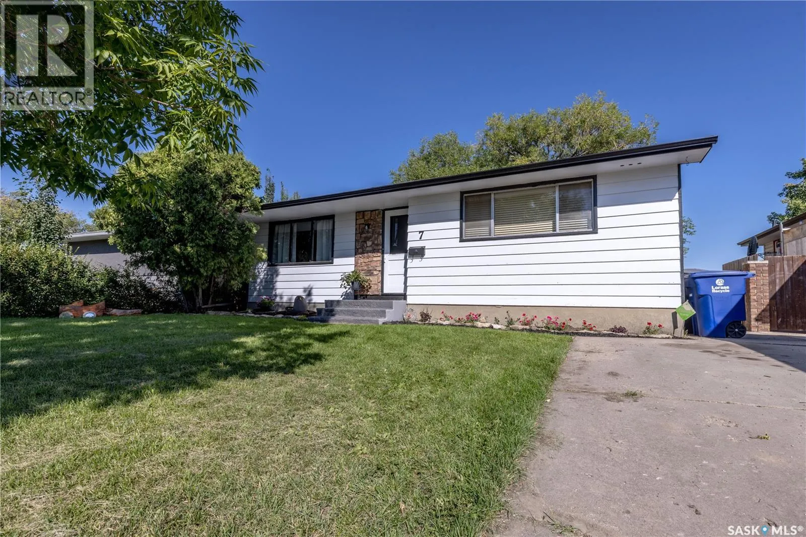 7 Ross CRESCENT