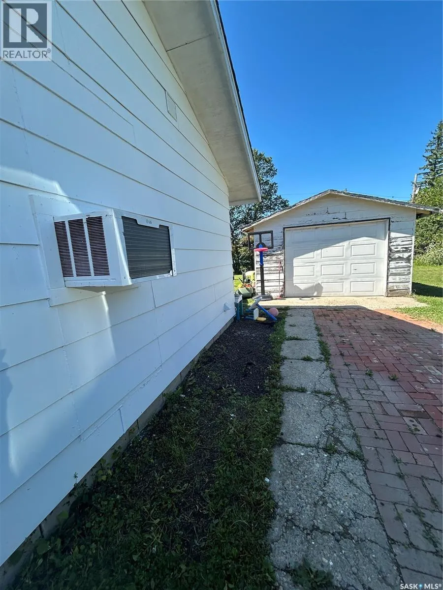 222 2nd AVENUE W