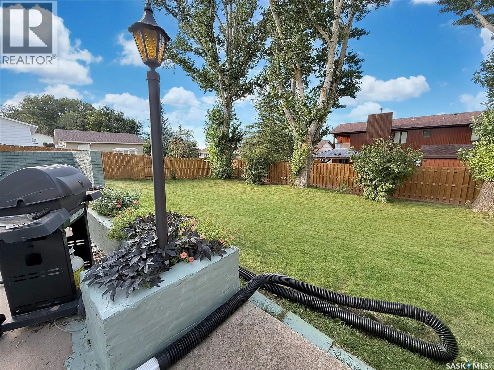 483 Steele CRESCENT