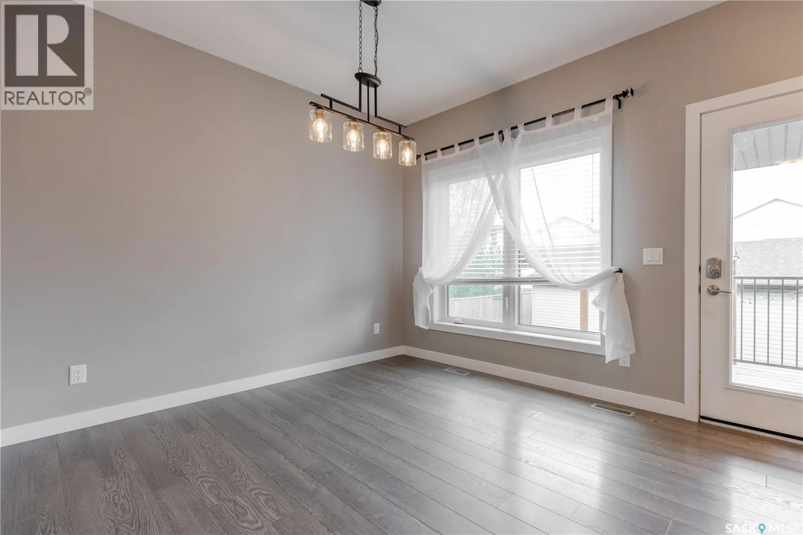 1433 Besnard DRIVE