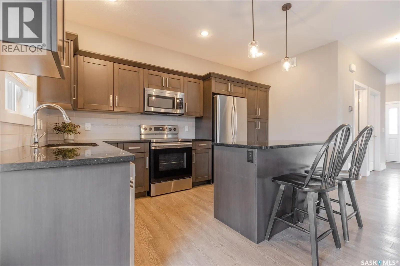 1433 Besnard DRIVE