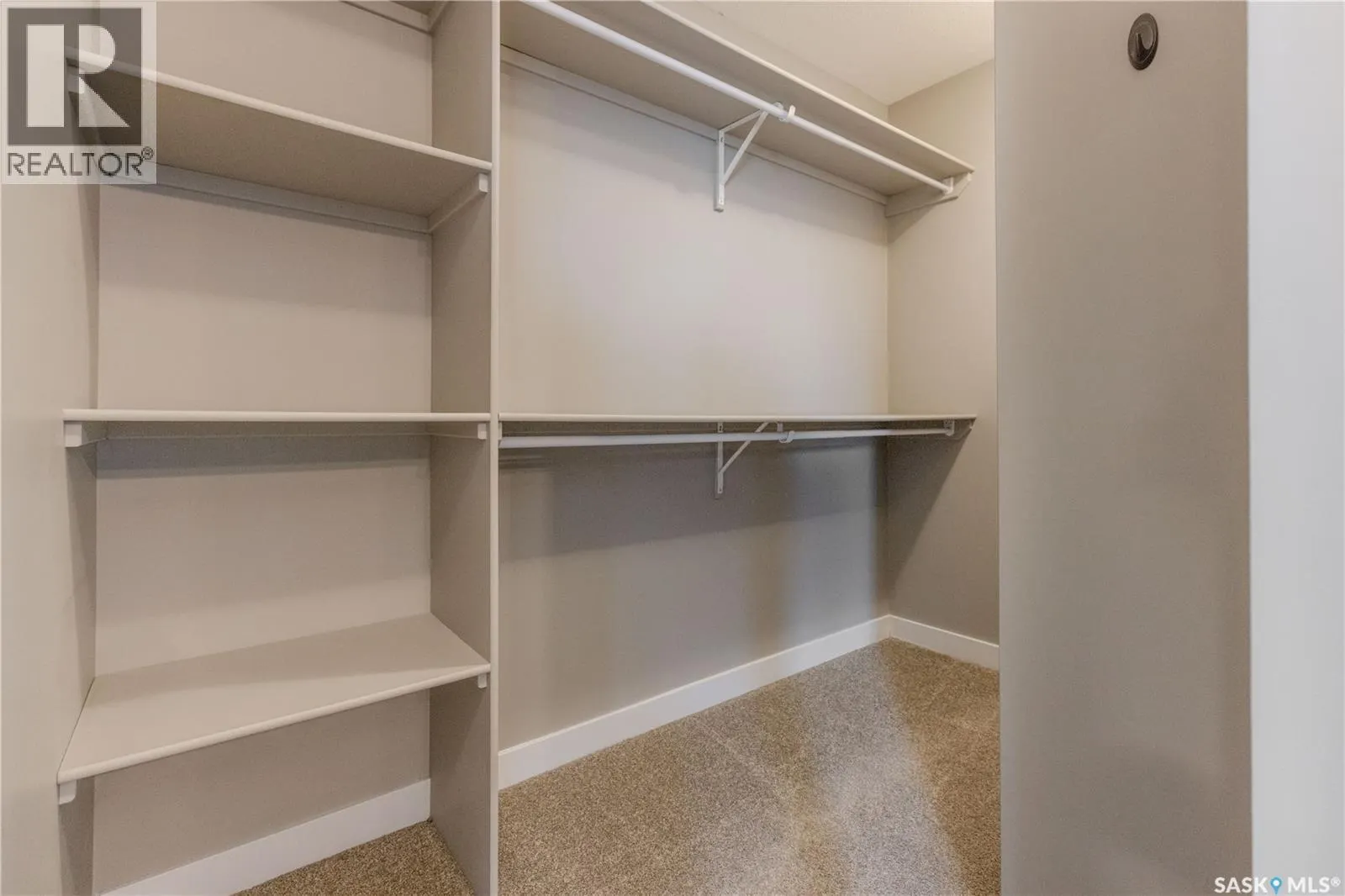 1433 Besnard DRIVE