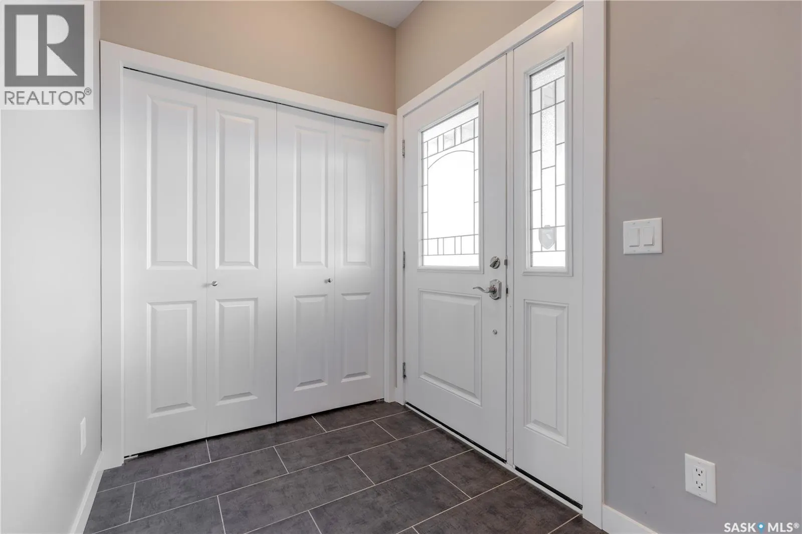1433 Besnard DRIVE