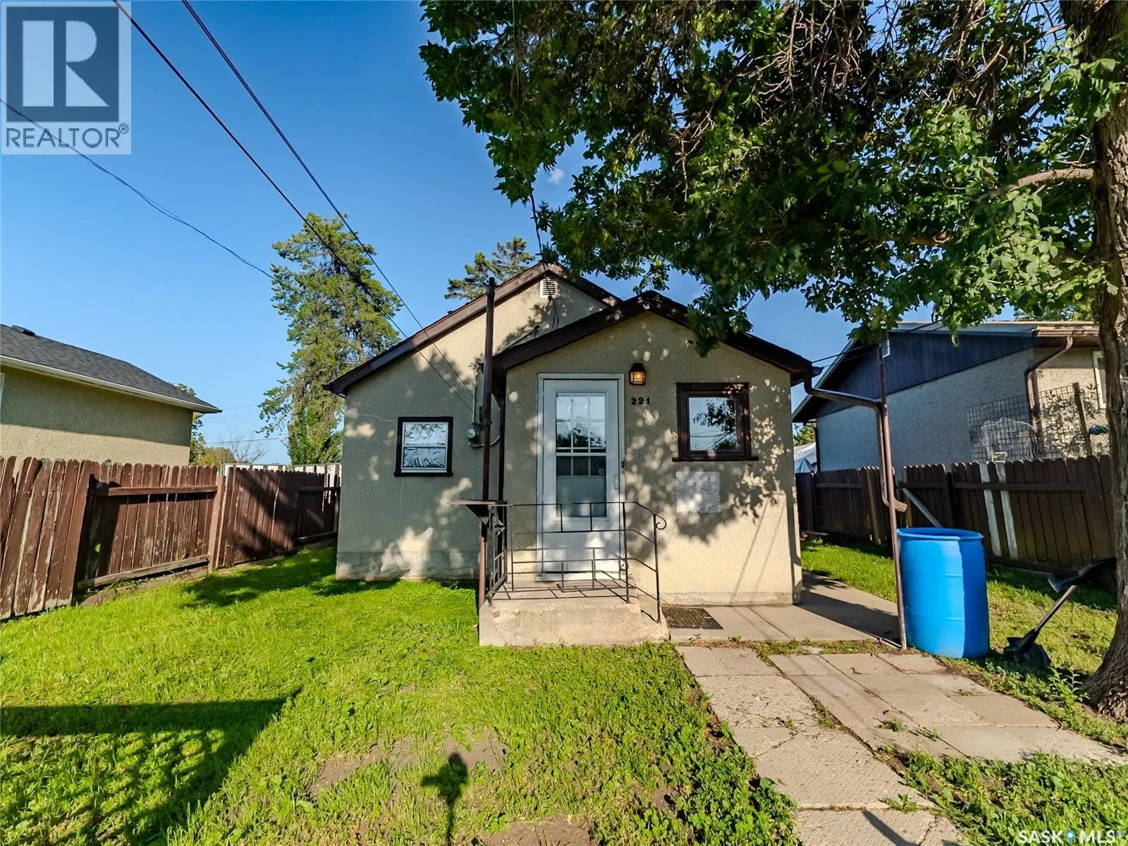 221 N AVENUE N