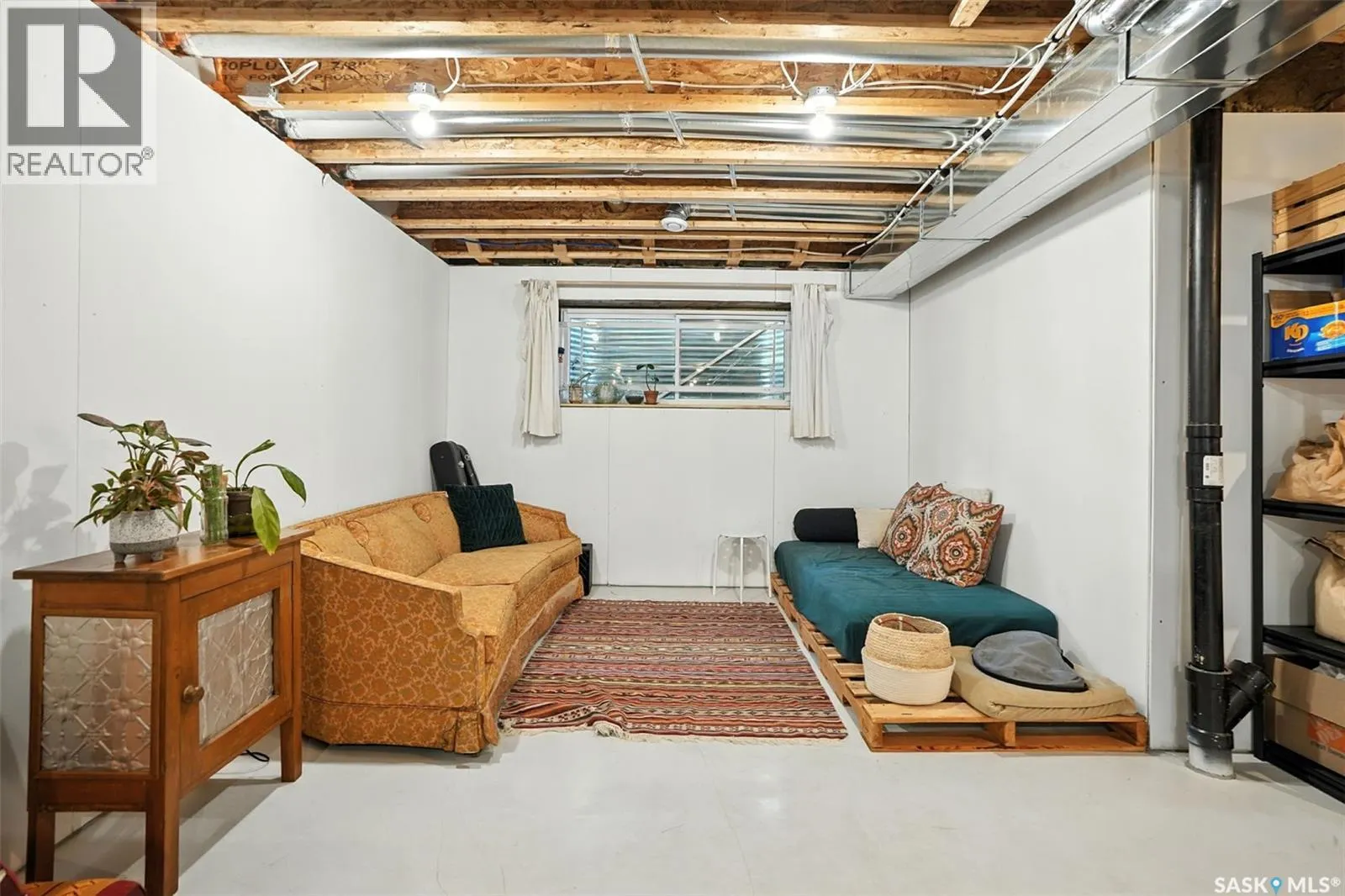 1124 9th STREET E