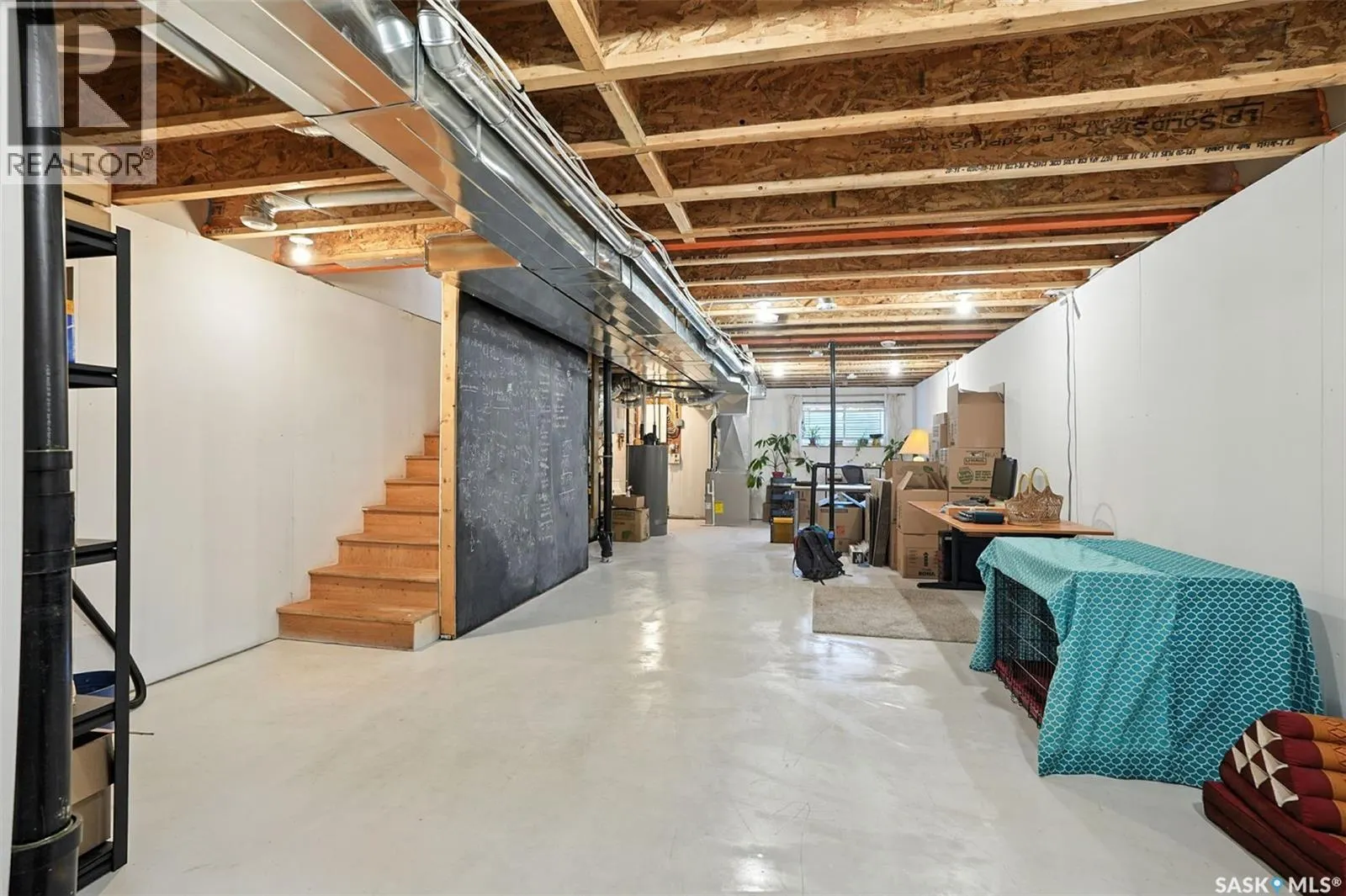 1124 9th STREET E