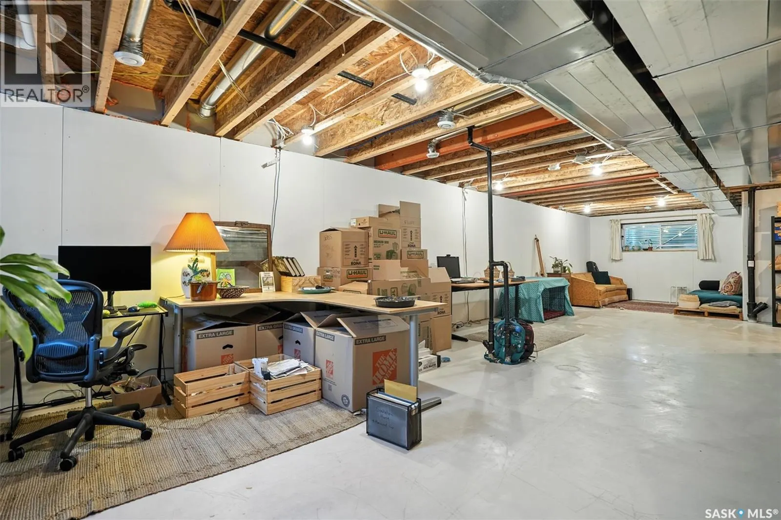 1124 9th STREET E