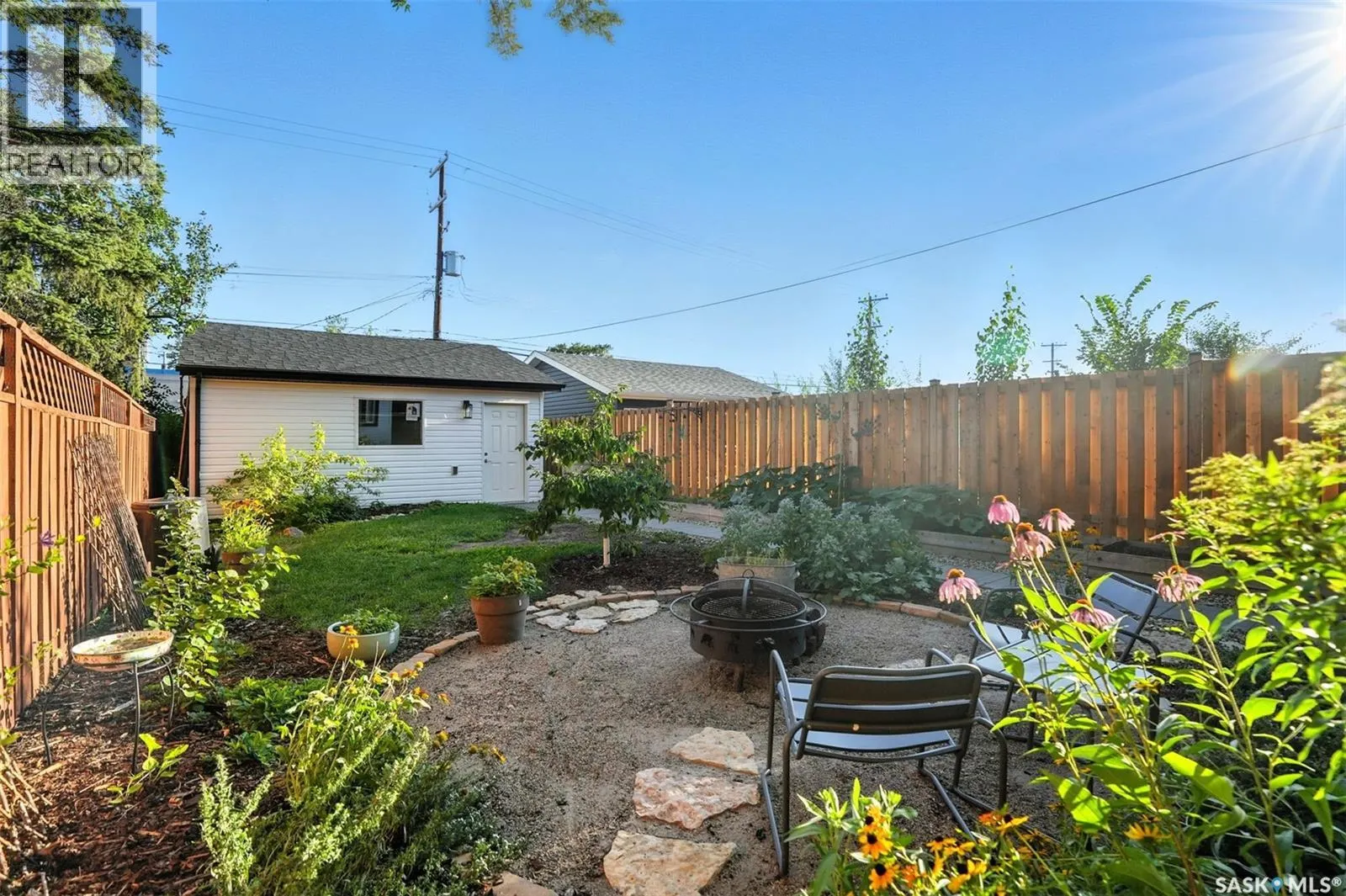 1124 9th STREET E