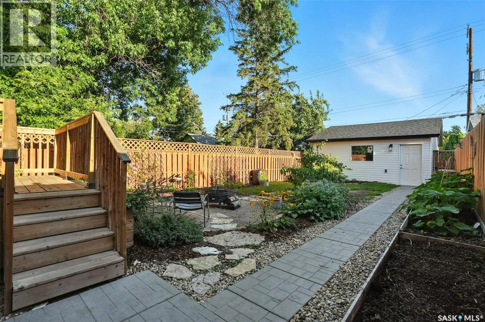 1124 9th STREET E