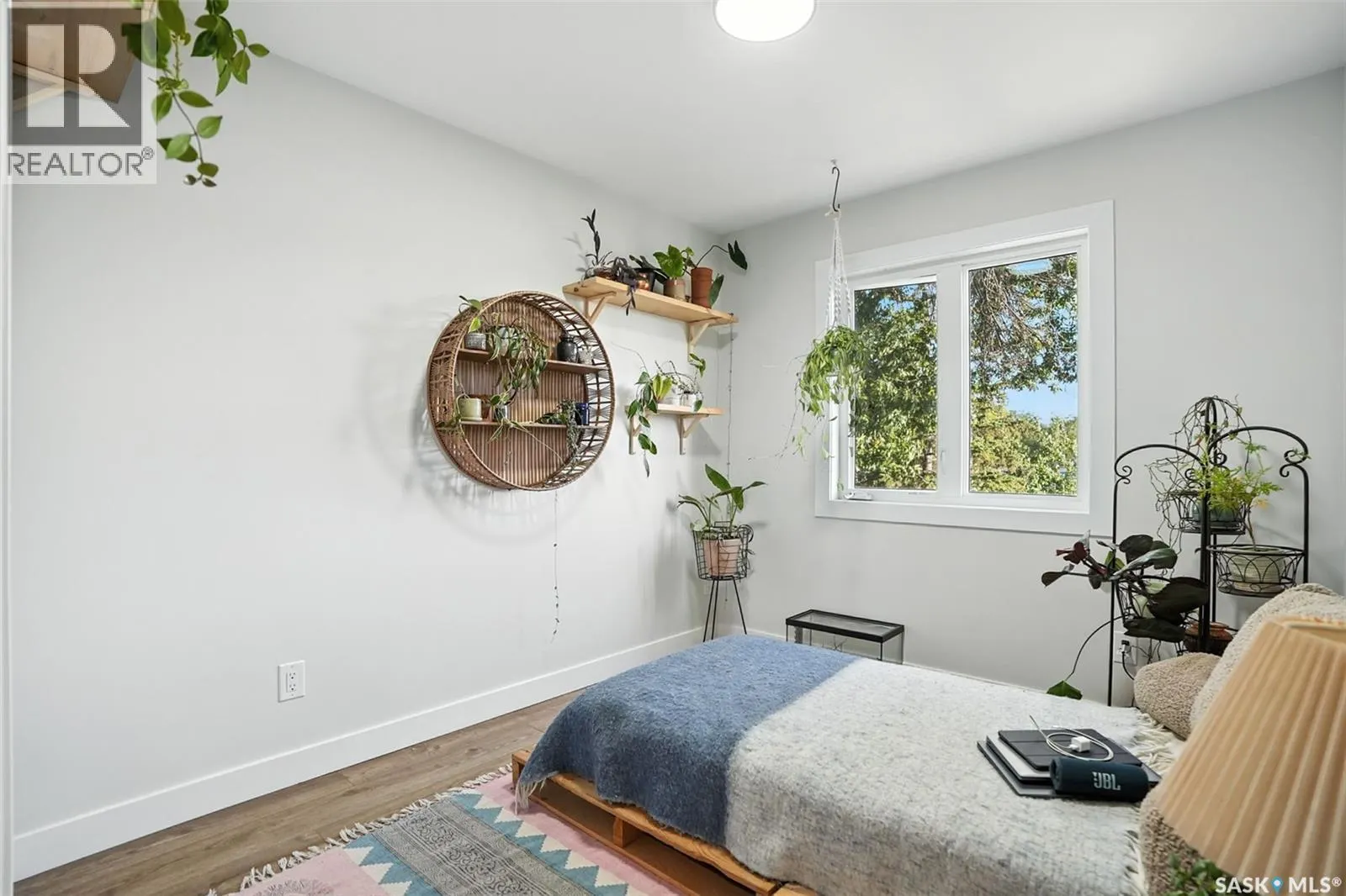 1124 9th STREET E