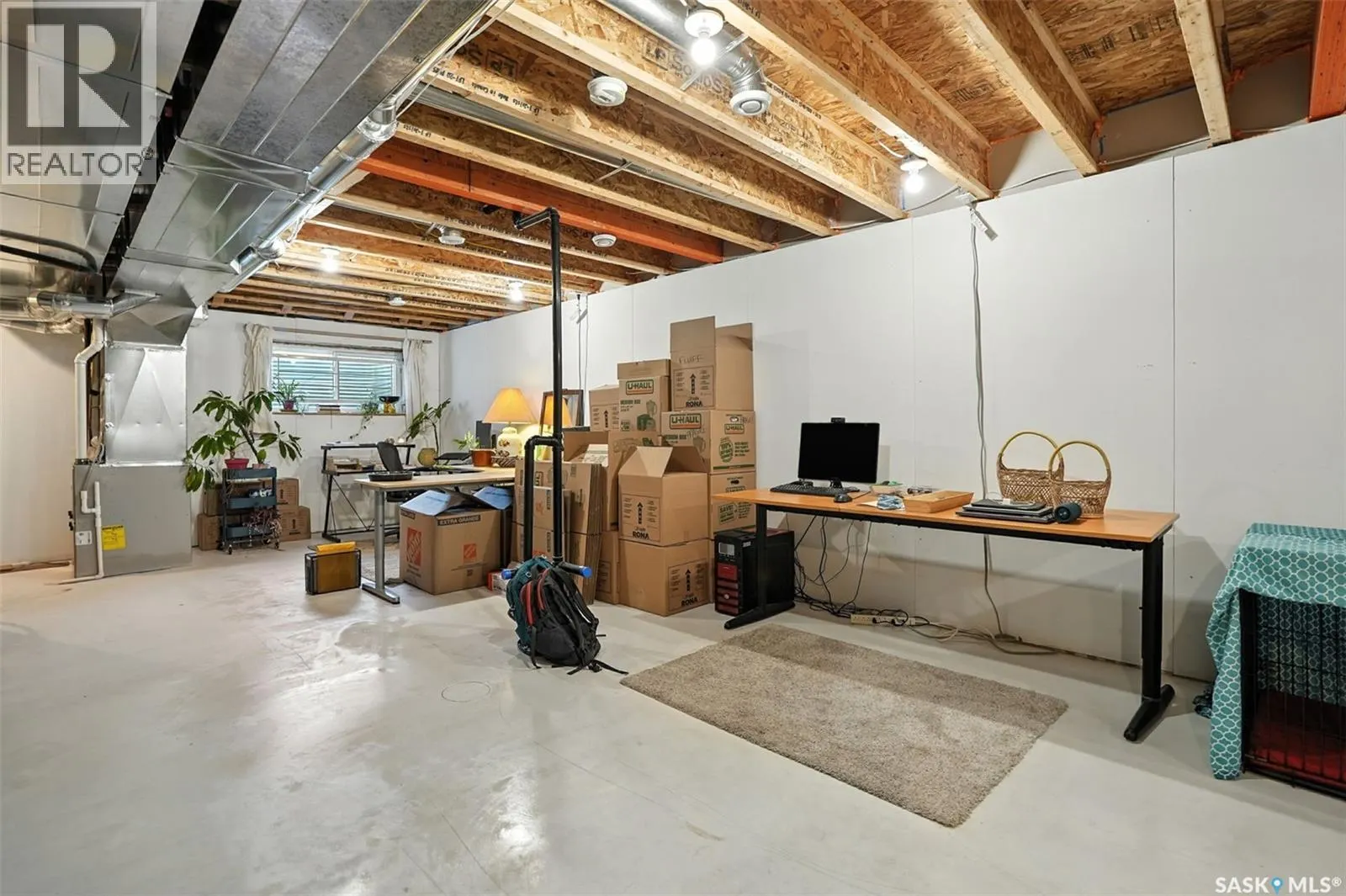 1124 9th STREET E