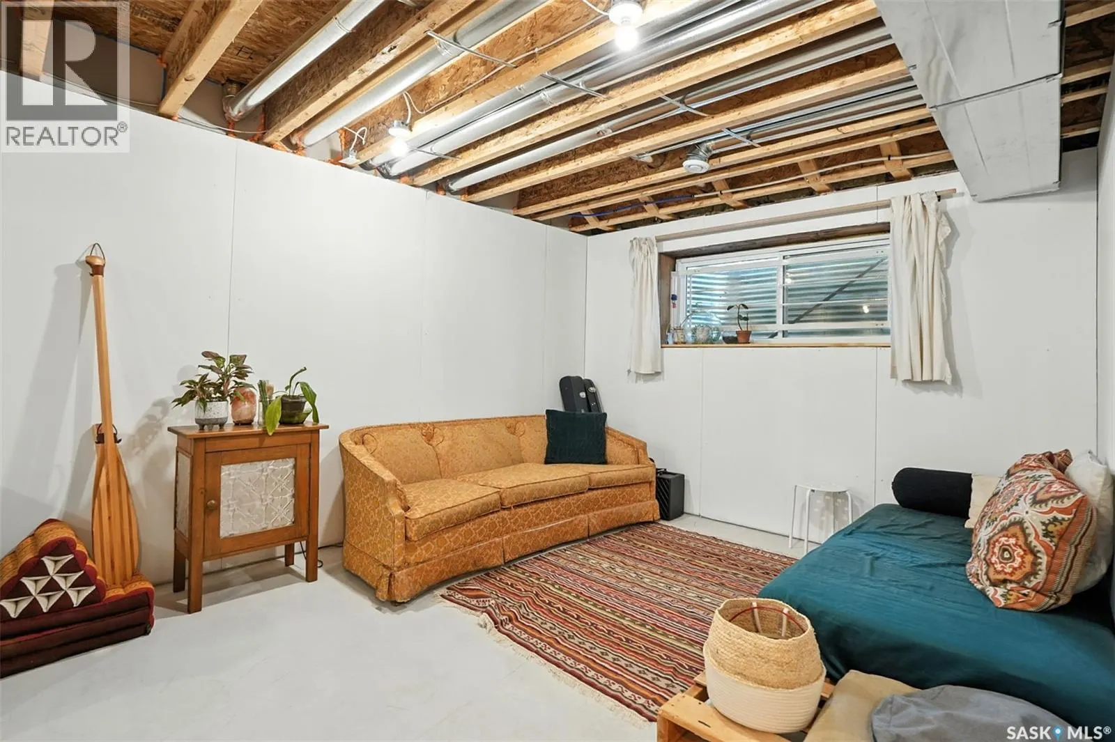 1124 9th STREET E