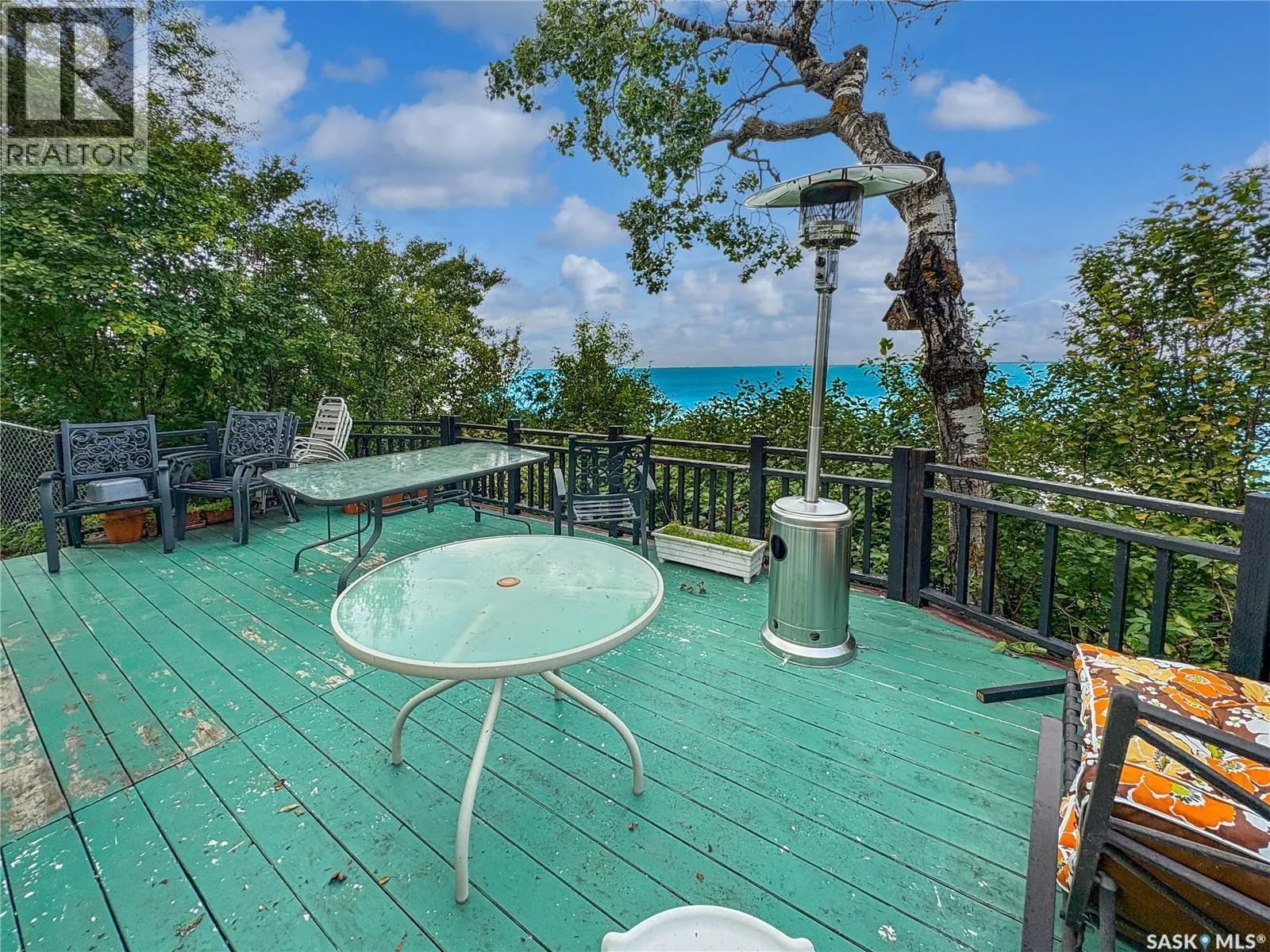 77 Lakeview AVENUE