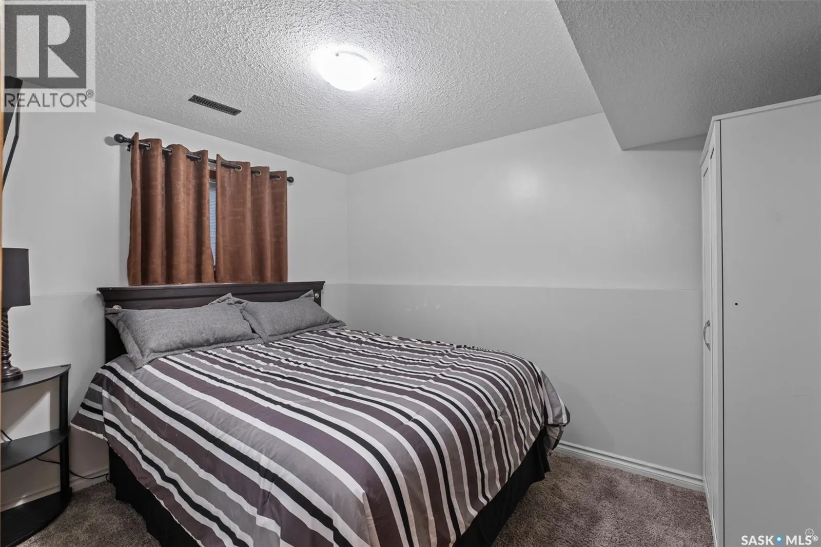 1592 Barton DRIVE