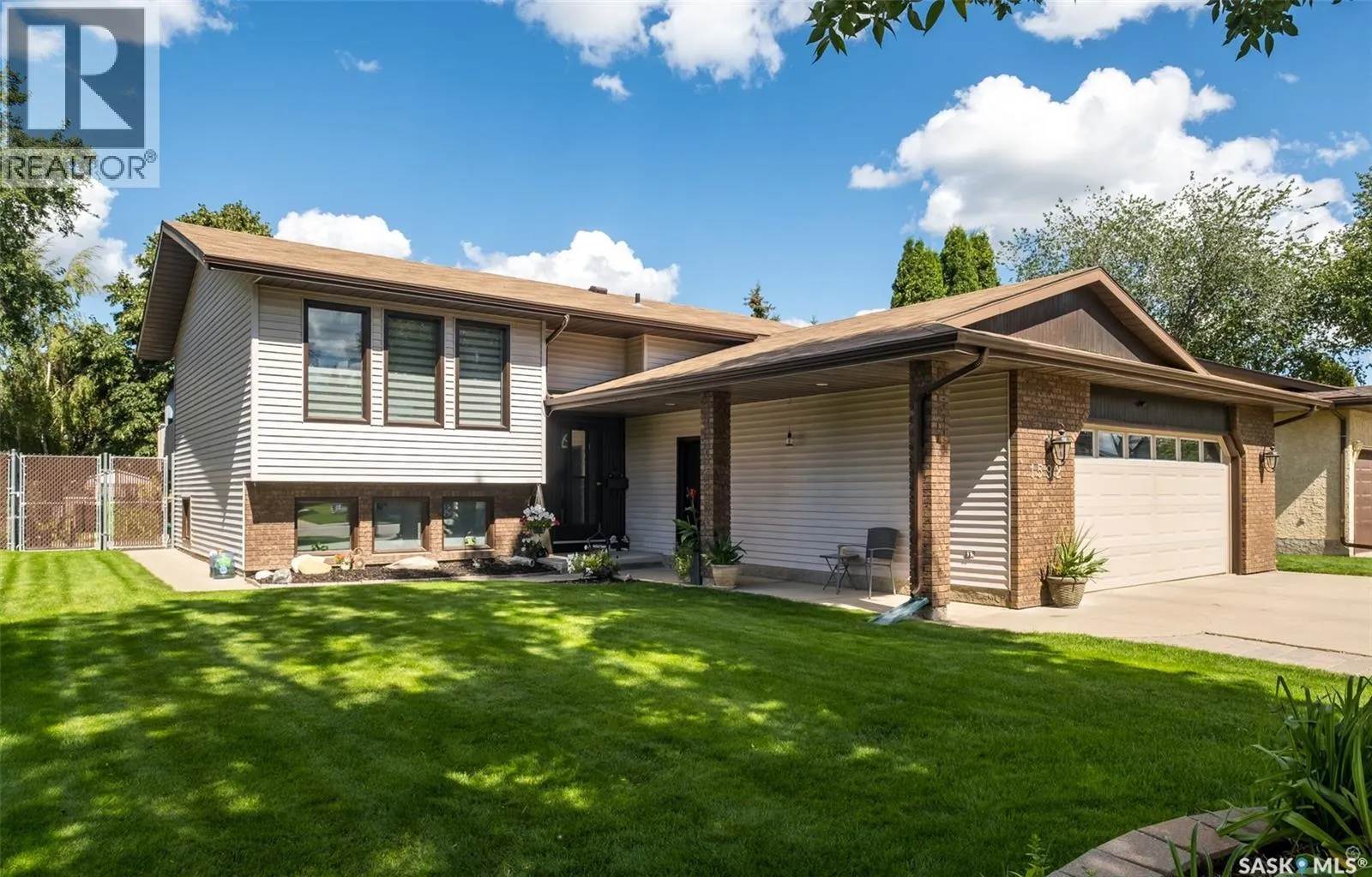 1592 Barton DRIVE