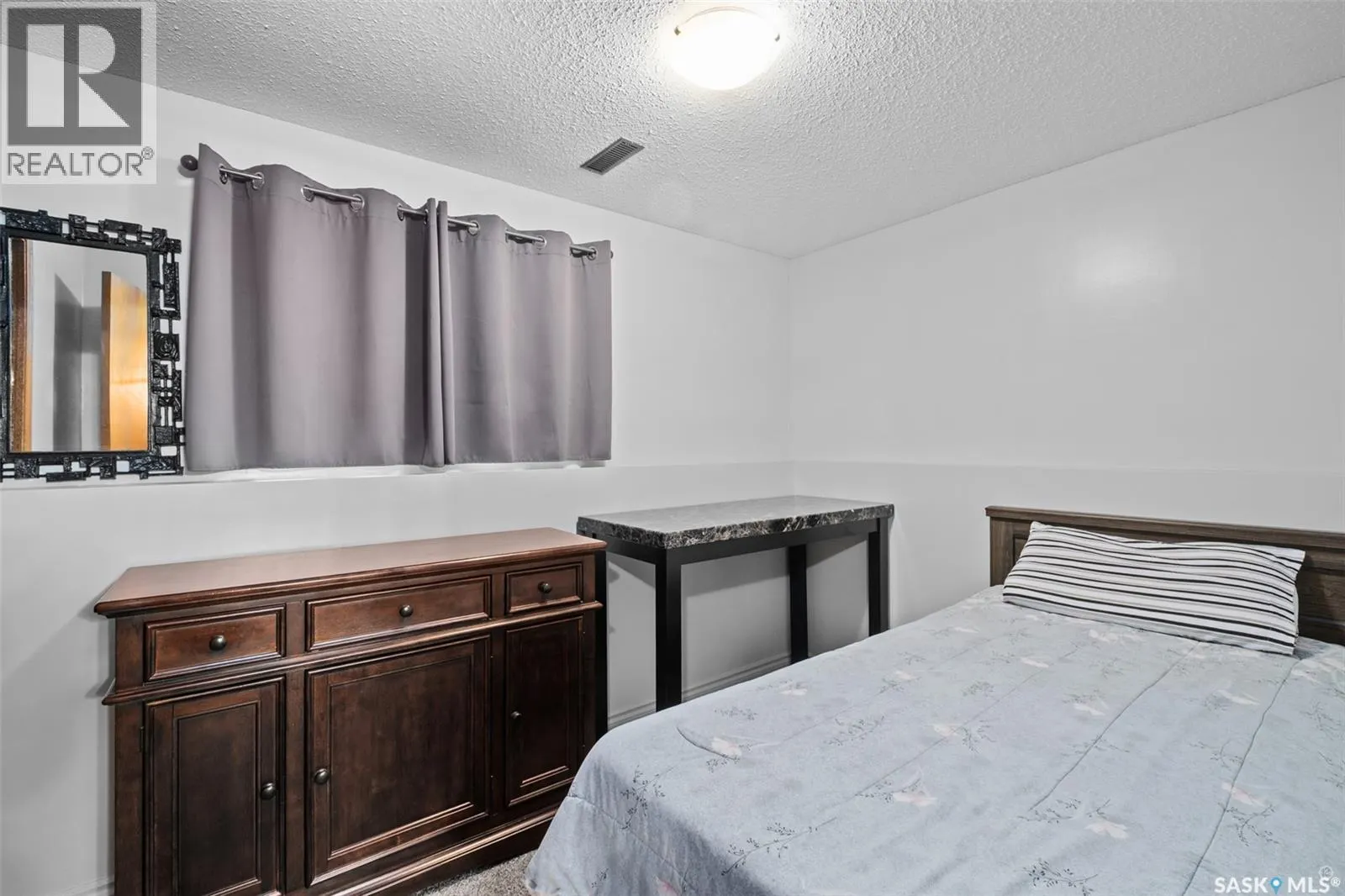 1592 Barton DRIVE