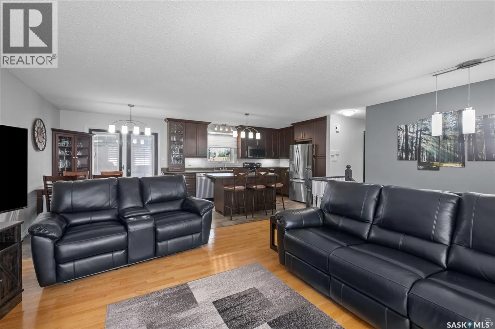 1592 Barton DRIVE