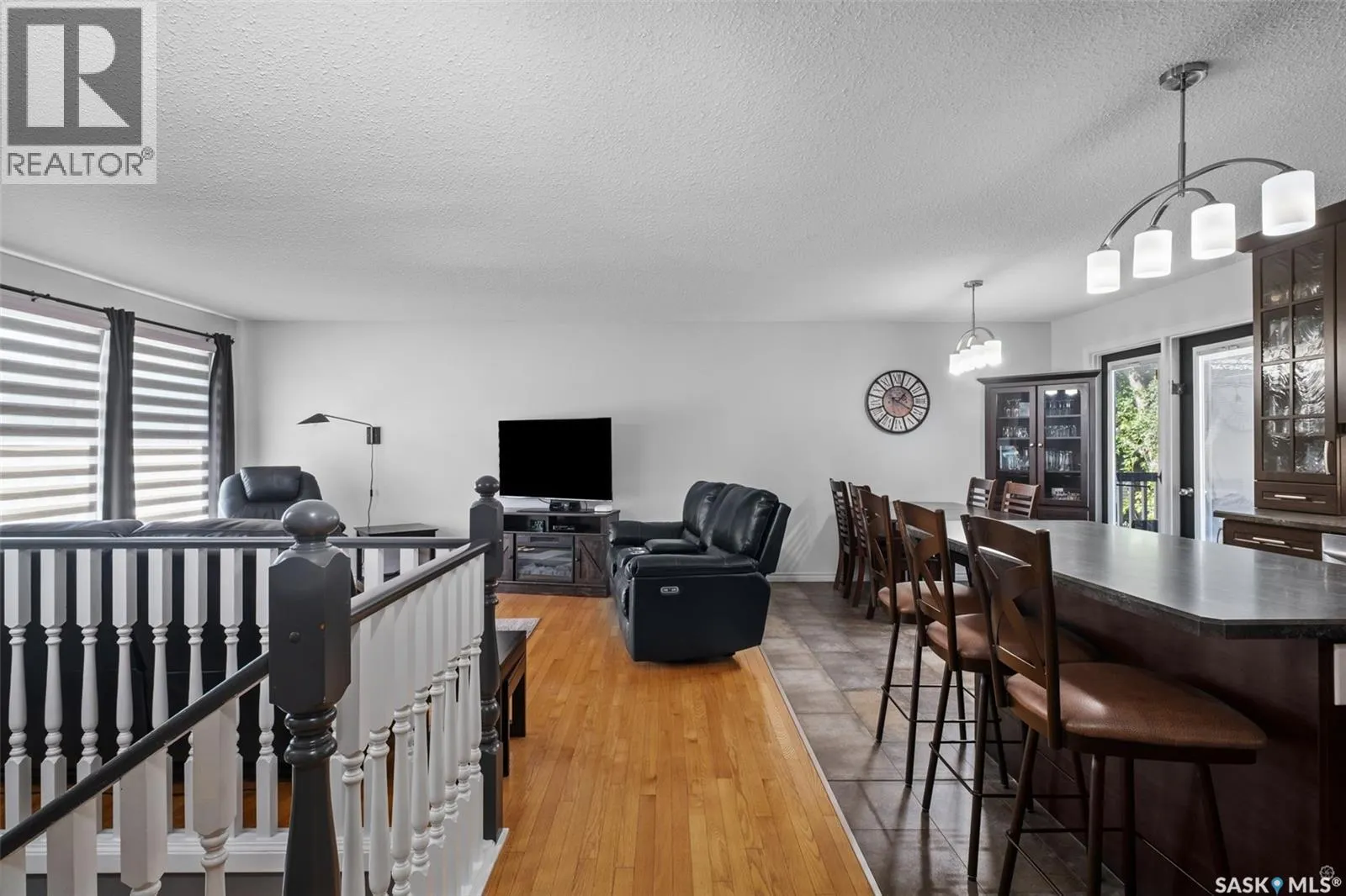 1592 Barton DRIVE