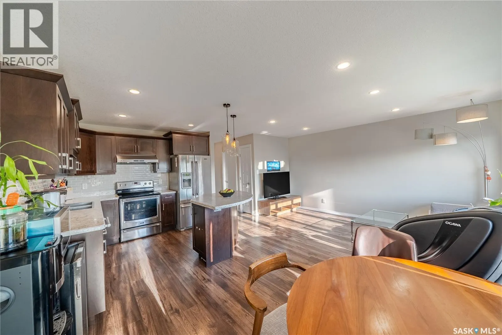 303 4000 Sandhill CRESCENT