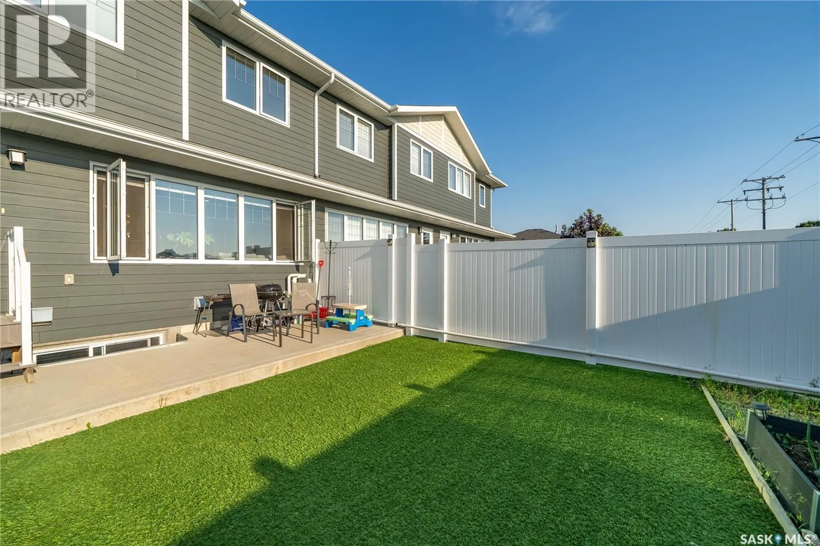 303 4000 Sandhill CRESCENT