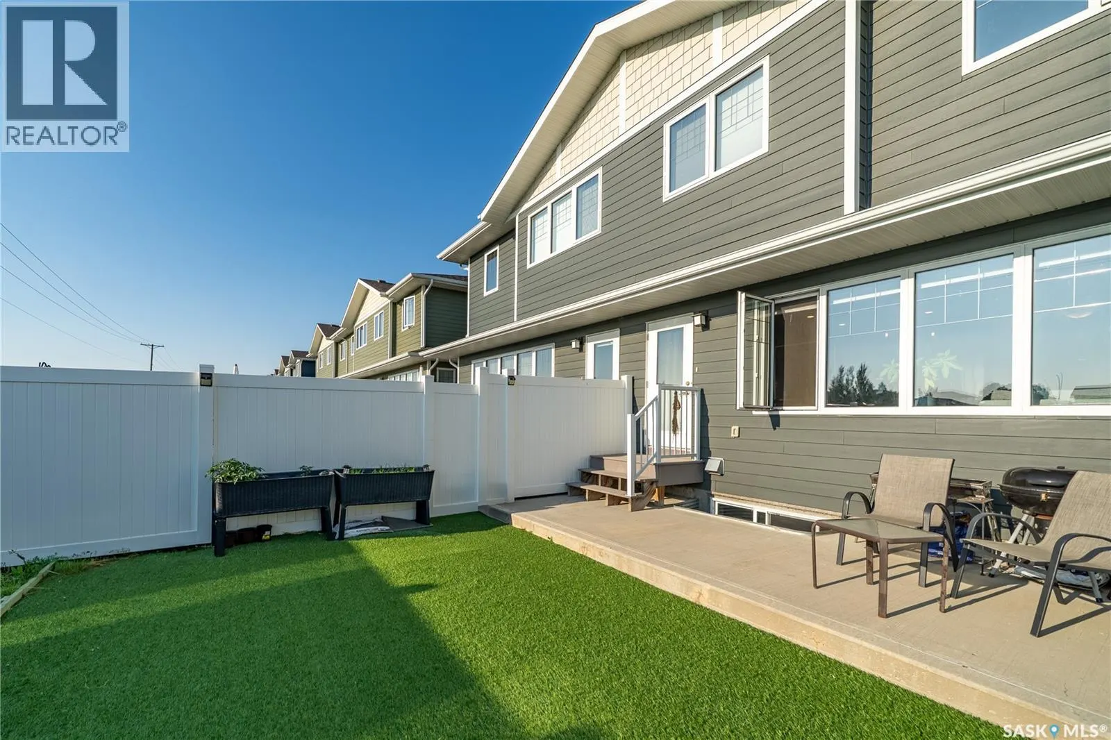303 4000 Sandhill CRESCENT