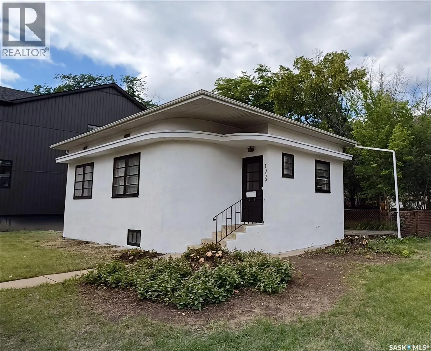 1039 Main STREET