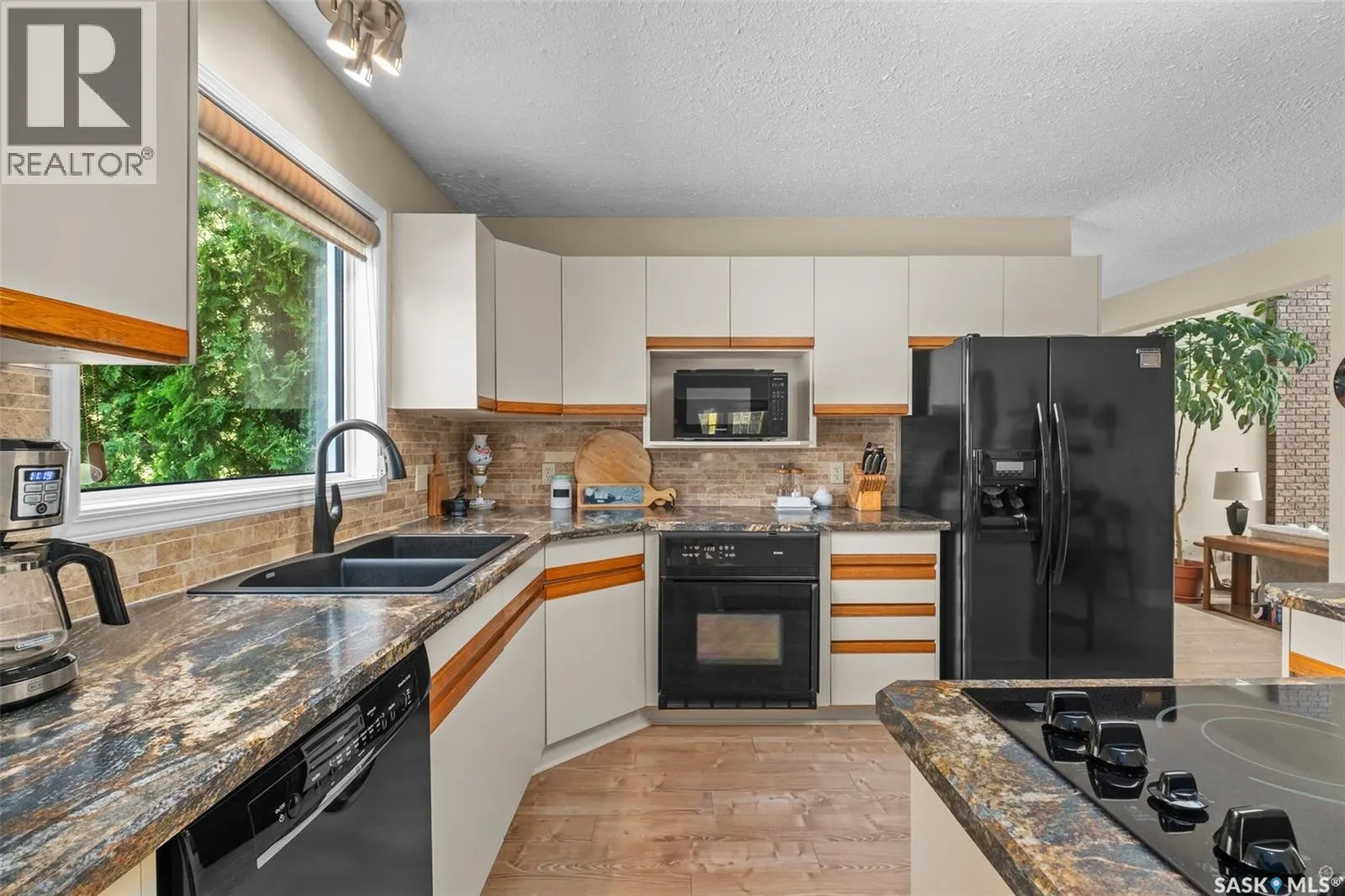 461 Birch PLACE